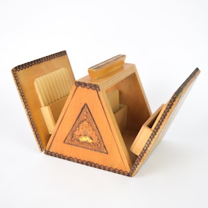 Scatola per sigarette vintage, portasigarette retrò, scatola per sigarette in legno, scatola a forma di triangolo, porta tabacco, arredamento per la casa, prodotto in Bulgaria, regalo