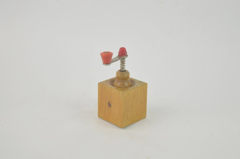 Vintage Pepper Mill, Vintage Pepper Shaker, Vintage Pepper Grinder, Unique Pepper Grinder, Home Decor, Square Pepper Grinder, Gift for Her, Kitchen Decor, Unique Pepper Mill, Wooden Pepper Grinder, Wooden Pepper Mill, Wooden Pepper Shaker