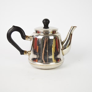 Théière en métal vintage, cafetière argentée vintage, bouilloire de camping vintage, décoration de cuisine rustique vintage, ustensiles de cuisine rétro