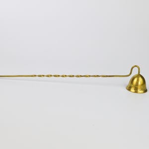 Extincteur de bougie en laiton, éteignoir de bougie vintage, cloche d&#39;extinction, cadeau pour elle, décoration d&#39;intérieur, éteignoir de bougie d&#39;église, éteignoir du milieu du siècle