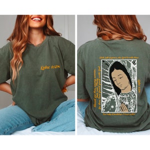 Camiseta unisex teñida en prenda con la Virgen de Guadalupe