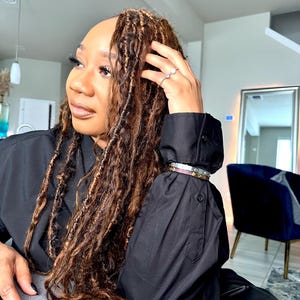 Boho Pre-Looped Locs 30&quot;: Human Hair Blend, Wet & Wavy (18 Strands