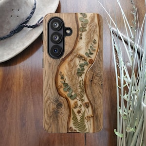 Puede incluir: Un juego de tres tazas de cerámica con un acabado mate moteado. Las tazas son de color crema, gris claro y gris oscuro. Cada taza tiene un diseño simple y minimalista, ideal para café o té.