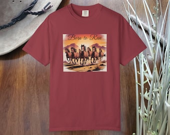 Vintage hästtröja, 'Born to Run' unisex plaggfärgad t-shirt