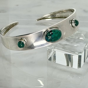 Pulsera ancha vintage de plata de ley 925 con piedras de malaquita natural.