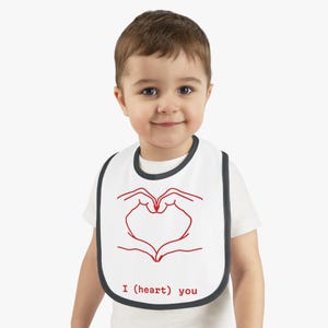 Cute Baby Bib with Heart Hands Design, Baby Shower Gift, Toddler Bib, Infant Accessories, Baby Eating Gear, Valentine&#39;s Day Gift, Cute Bib