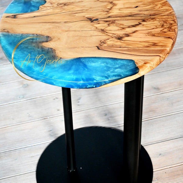 Coffee table in olive wood and epoxy resin