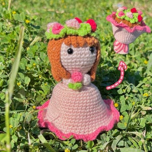 Reversible Doll Bouquet – Crochet Bride Turns Into Flower – 2-in-1 Handmade Amigurumi Gift – Wedding Keepsake – Bridesmaid Idea