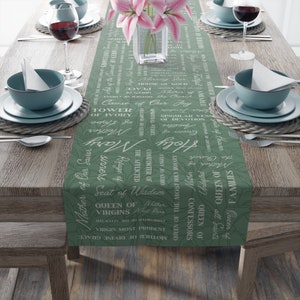 Chemin de table Marian en vert (coton, polyester) | Décoration d'intérieur catholique
