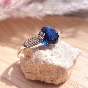 Round Brilliant Blue Cubic Zirconia ring Set In Silver Ring / Gemstone Ring / Statement Ring / Cubic Zirconia Ring