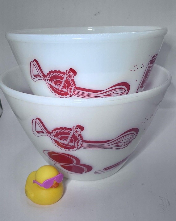 ファイヤーキング ミキシングボウルレッドドット2点セット Fire King Kitchen Aids Set of 2 Splash Proof Mixing Bowls