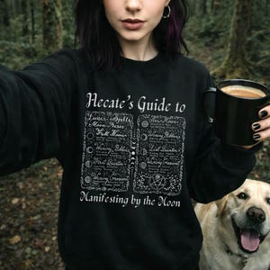 Hecate Moon Chart Mörk Feminin Crewneck Grimoire Pages Celestial Sweatshirt Whimsigoth Clothing Witchy Stuff Elder Witch Shirt Ockult Tröja