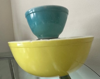 VINTAGE PYREX MIXING Bowls 1950's Primary colors