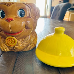 Vintage 70&#39;s Enesco MCM Yellow Cap Little Brown Monkey with a lollipop ceramic COOKIE JAR Made in Japan