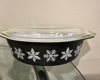 VINTAGE PYREX SNOWFLAKE Oval Casserole Dish with Lid