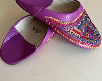 Embroidered Moroccan slipper