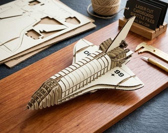 Modellino dello Space Shuttle in cartone stratificato, file SVG DXF per taglio laser (download digitale)