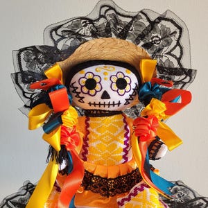MUÑECA LA CATRINA, Día de Muertos Muñeca tradicional mexicana color naranja y amarillo - La Catrina, dia de muertos, muñeca radical