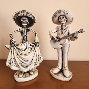 Skeleton Couple 11in height, La Catrina & Mariachi statues Day of the day - Mexican Folk Art, artesania mexicana, dia de muertos