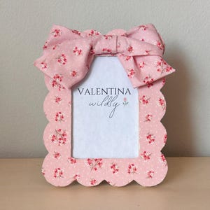 Cute pink picture frame, wavy picture frame, 4x6 frame, scalloped picture frame, nursery room decor for girl, decorative picture frame