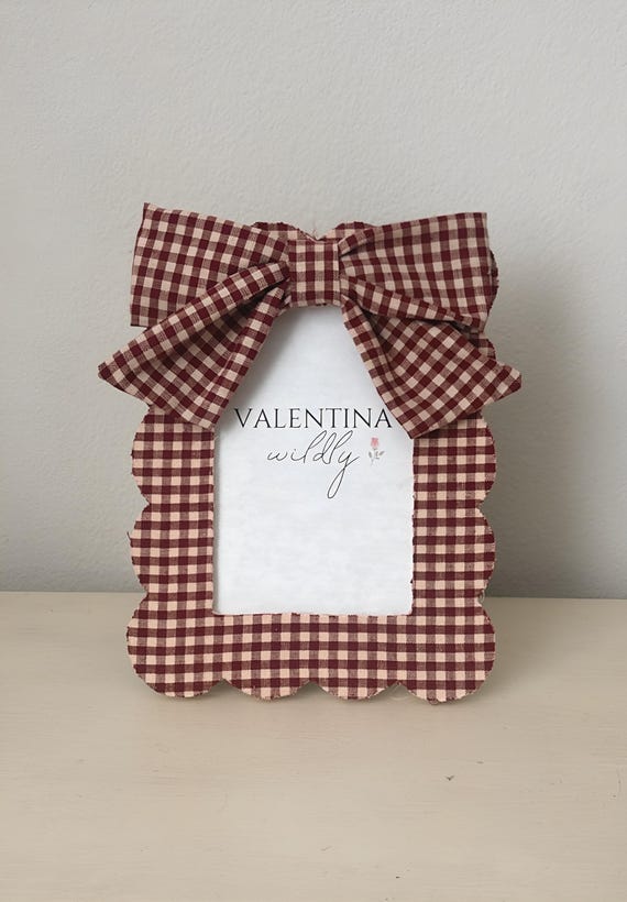 Gingham Fabric Picture Frame 4x6: Scalloped Wood Frame with Bow, Country Cottage Decor