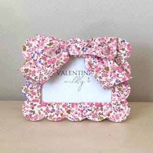 Wavy picture frame, cute picture frame, scalloped frame, 4x6 pink bow picture frame, girl room, baby girl nursery