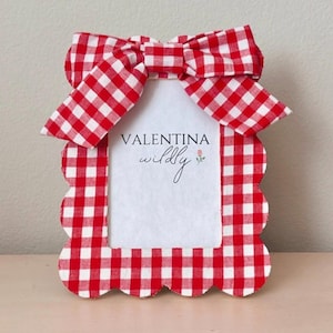 Red gingham, Cute picture frame, scalloped decor, cottage core, bow frame, 4x6 picture frame handmade