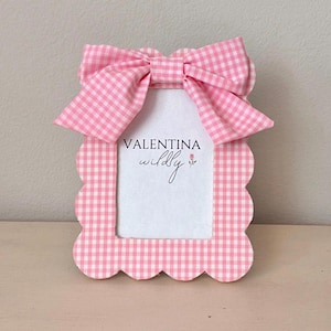Pink gingham picture frame, bow frame, 4x6 picture frame handmade, coquette bows, girl nursery room decor, fabric frame scalloped