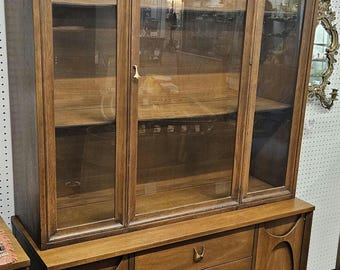 Broyhill Brasilia small china hutch