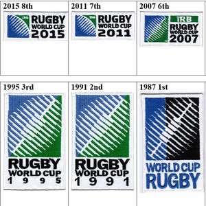 Puede incluir: Una colección de parches de la Copa del Mundo de Rugby de varios años, incluyendo 2019, 2015, 2011, 2007, 2003, 1999, 1995, 1991 y 1987. Cada parche presenta el logotipo del torneo y el año, con una combinación de colores azul, verde y blanco.