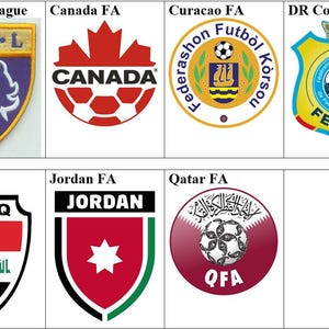Puede incluir: Una colección de logotipos de federaciones de fútbol, incluyendo Scottish League, Canada FA, Curacao FA, DR Congo FA, Iraq FA, Jordan FA y Qatar FA. Cada logotipo presenta diseños y colores únicos, con texto que identifica la federación.