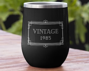 Copo de vinho de aniversário em estilo Art Déco, personalizado para o ano com opção de adicionar nome, copo de vinho personalizado para aniversário, seguro para piscina