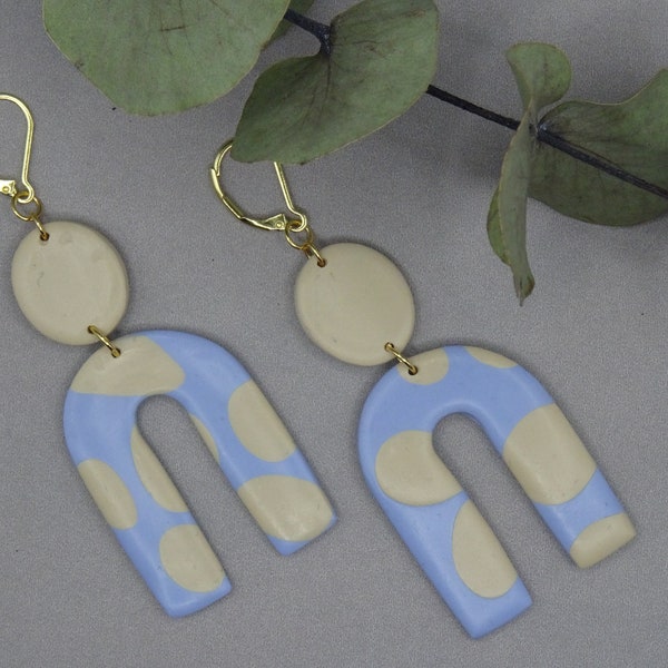 Handgefertigte Statement-Ohrringe aus Polymer Clay, oval/ Bogen mit goldenen Ohrringhaken - kleines Geschenk für Frauen oder Freundin