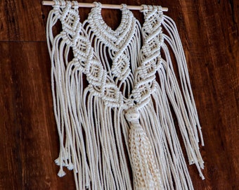 Woven Wall hanging - Small Macrame Wall Hanger - Wall Decor Boho for Cozy Space - Tapestry Wall Hanging Macrame
