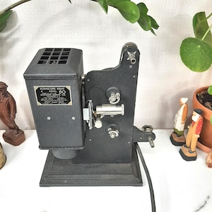 Kodascope Eight Model 40 Antique Movie Projector - for