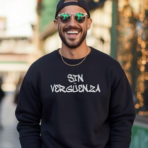 Sin Verguenza ronde hals, latino sweater, Hispanic Heritage, Latinx-shirt, cadeau voor man, herensweater