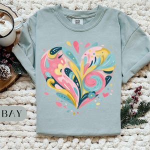 Camiseta de corazón de acuarela Comfort Colors®, regalo de San Valentín, camiseta de corazón colorido, camiseta de corazón de San Valentín, regalo para mamá, regalo estético