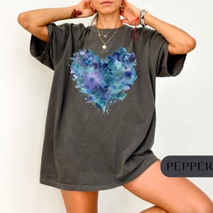 Camiseta de corazón de acuarela Comfort Colors®, regalo de San Valentín, camiseta de corazón colorido, camiseta de corazón de San Valentín, regalo para mamá, regalo estético