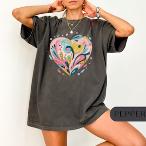 Camiseta de corazón de acuarela Comfort Colors®, regalo de San Valentín, camiseta de corazón colorido, camiseta de corazón de San Valentín, regalo para mamá, regalo estético