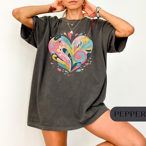Camiseta de corazón de acuarela Comfort Colors®, regalo de San Valentín, camiseta de corazón colorido, camiseta de corazón de San Valentín, regalo para mamá, regalo estético