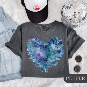 Camiseta de corazón de acuarela Comfort Colors®, regalo de San Valentín, camiseta de corazón colorido, camiseta de corazón de San Valentín, regalo para mamá, regalo estético