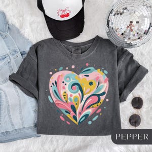Camiseta de corazón de acuarela Comfort Colors®, regalo de San Valentín, camiseta de corazón colorido, camiseta de corazón de San Valentín, regalo para mamá, regalo estético