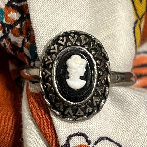 Black and White Lady Adjustable Cameo Ring - image 9