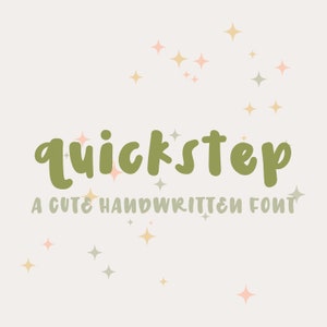 Op de afbeelding: Een groen handgeschreven lettertype genaamd "quickstep" met de tekst "A cute handwritten font" eronder. De achtergrond is lichtgrijs met verspreide sterren in roze, perzik en grijs.