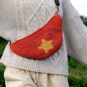Vietnam Flag Crochet Fanny Pack – Handmade Waist Bag, Gift for Vietnam Lovers, Vietnamese Travel Souvenir