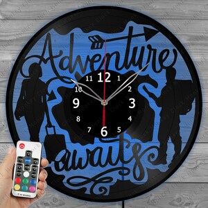 L'aventure vous attend, horloge de voyage avec lumière LED, horloge en vinyle, décoration d'intérieur, horloge murale, commande personnalisée, horloge murale pour disque vinyle, design personnalisé