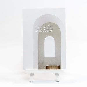 Lean on his Grace • Christliche Postkarte • Schmuckkarte mit weißer Rückseite