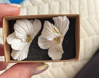 White half Flower Earrings, Unique Gift For Mom, Dainty Earrings Set, Clay Jewelry, Bridesmaid Gift, Bridal Earrings, Summer Earrings