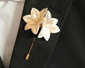 Ivory Lily Boutonniere With Gold Accents, Polymer Clay Groom Lapel Pin, Elegant Wedding Keepsake  Flower, Handmade Boutonniere