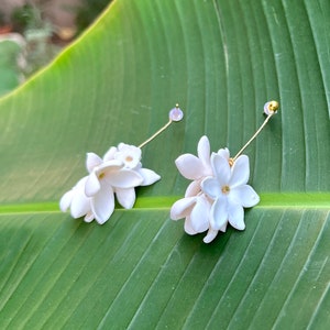 Chic White Floral Clay Earrings - Delicate Dainty Flower Dangles - Unique Bridal Summer Jewelry, Bridal Dangle Earrings